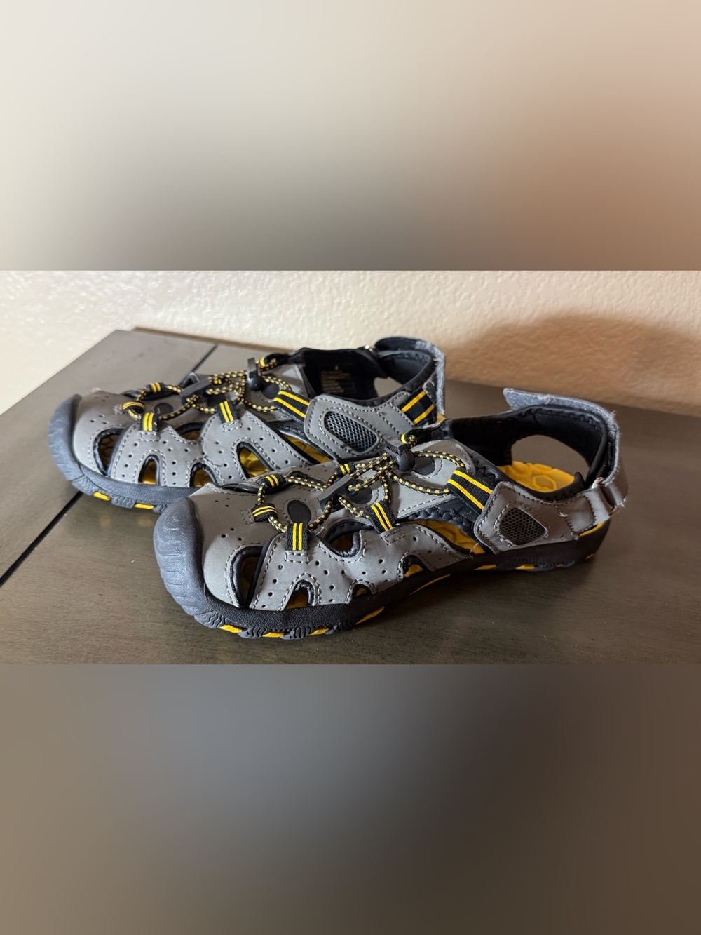 Khombu Kids Closed Toe Water Sandals Size 4 Gray Yellow